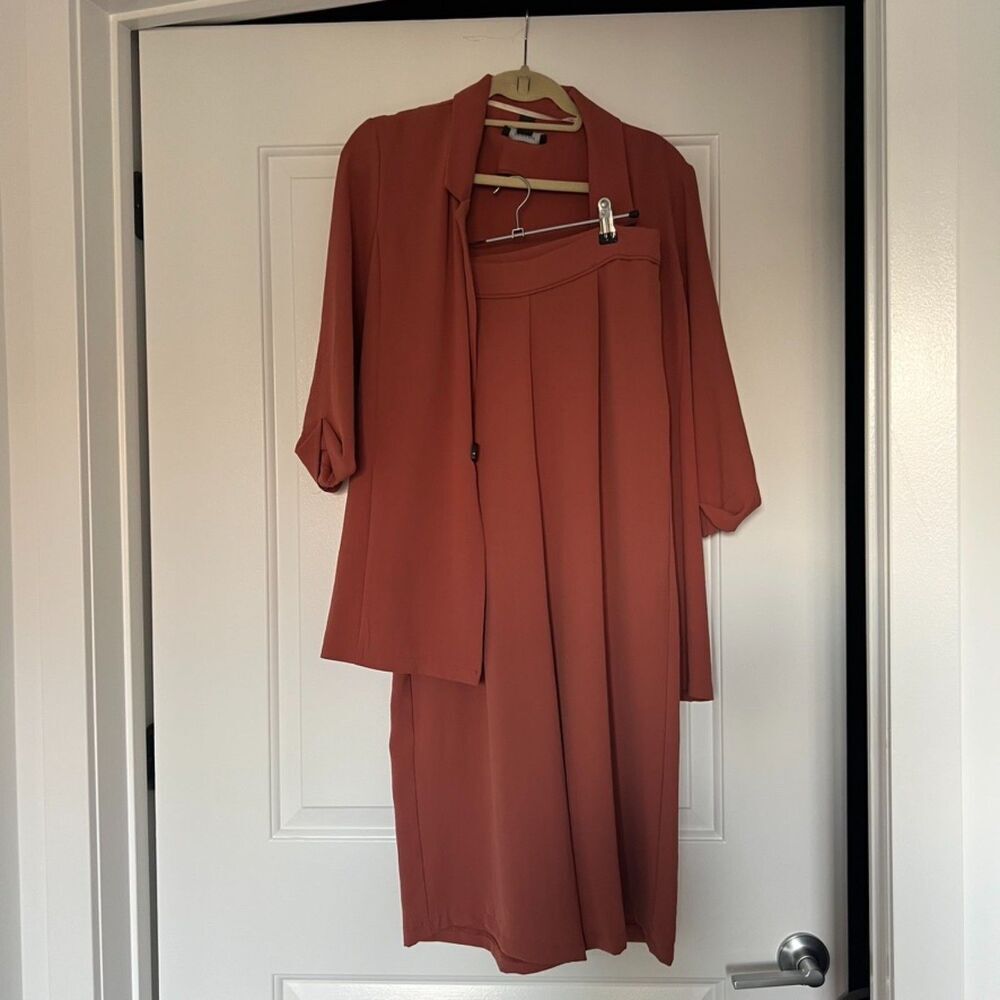 Salmon Pink Two-Piece Blazer & Pant Set - Lightweight Suit - Size 8 - Picture 2 of 2